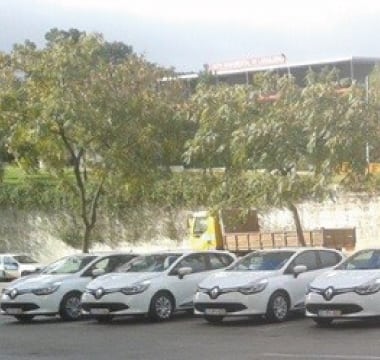 Novas viaturas Renault em Almada